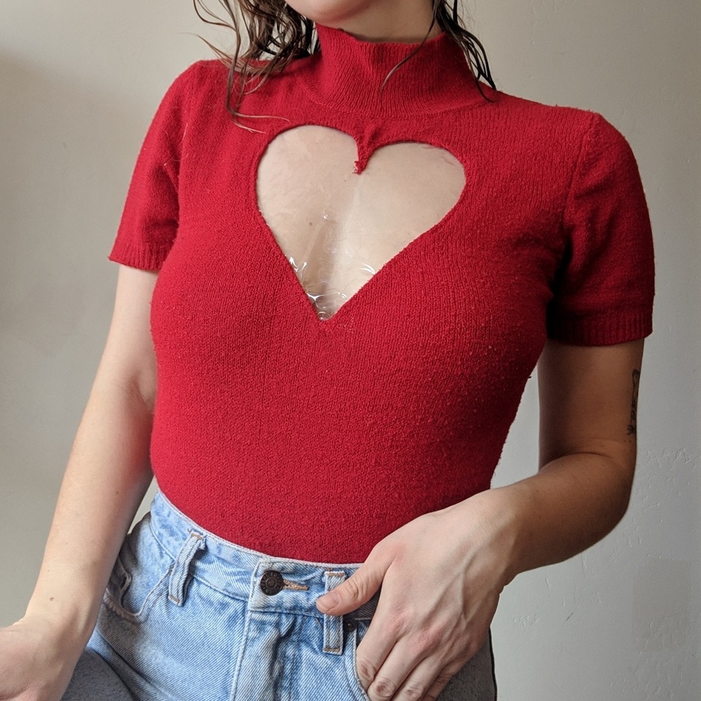 💓 peak a boo heart mock neck sweater